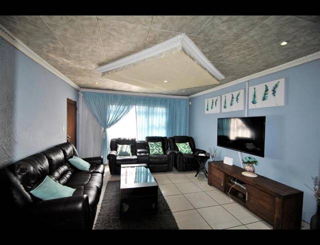 3 BEDROOM HOUSE FOR SALE IN DAWN PARK